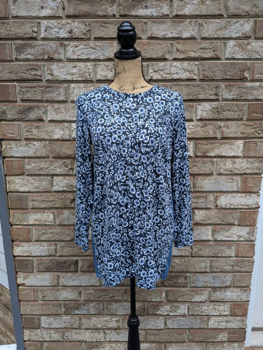 ⭐ J. Jill Chambray button-back tunic top size Small